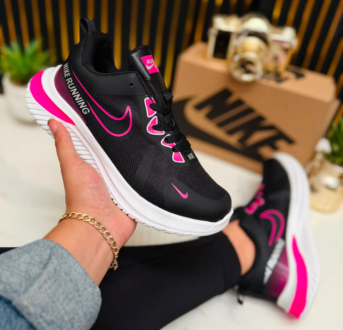 TENIS NIKE FIUCSA NEG